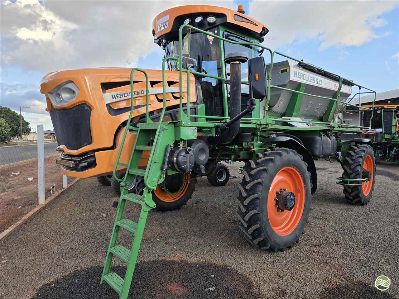 DISTRIBUIDOR AUTOPROPELIDO STARA HERCULES 6.0 Tração 4x4 Pró Campo Concessionária Stara - Rondonópolis RONDONOPOLIS MATO GROSSO MT